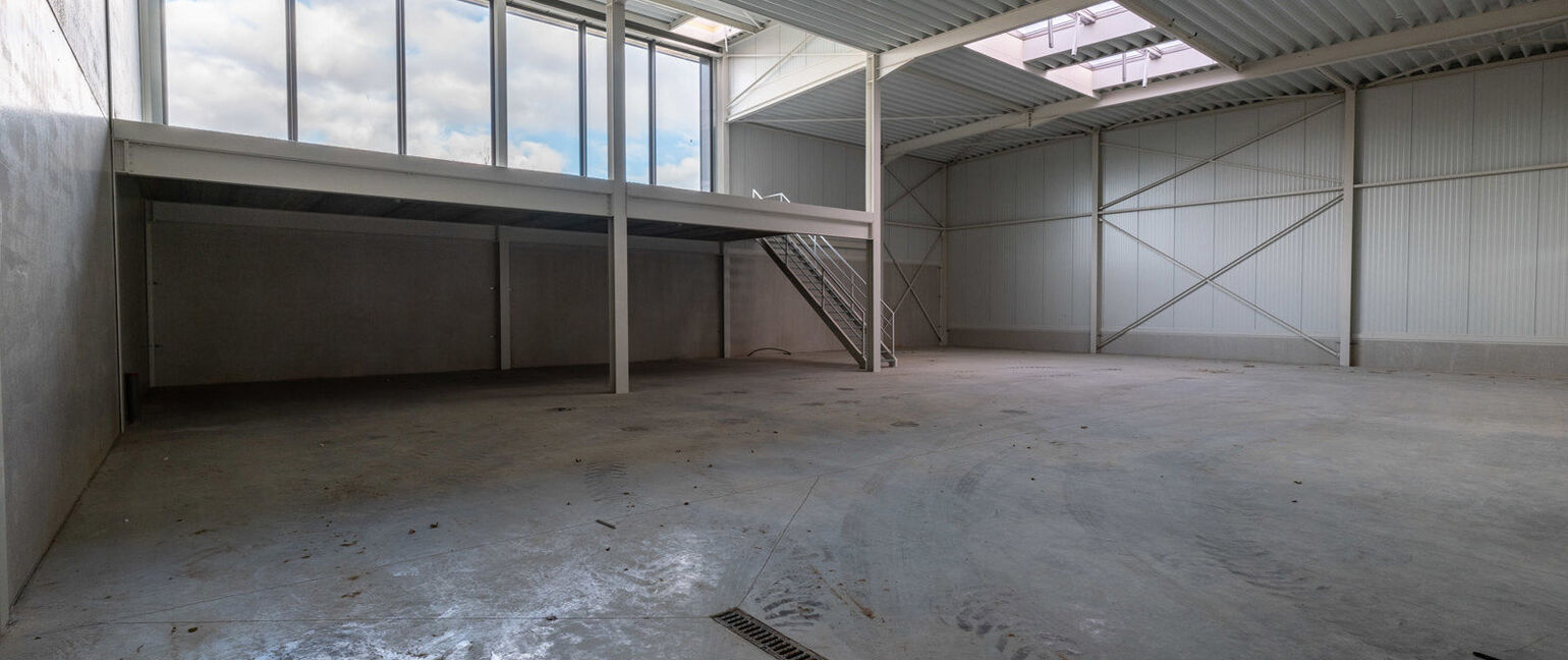Industrieel gebouw te koop in Dilsen-Stokkem